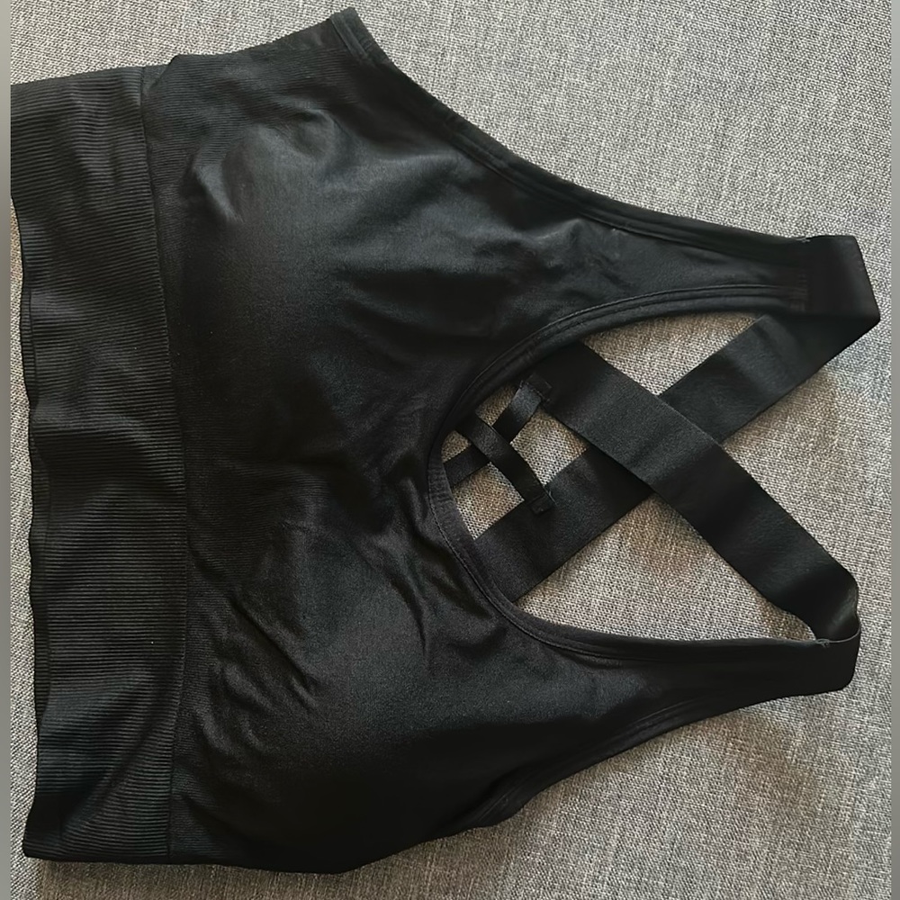 Yoga Basic Crisscross Back Sports Bra